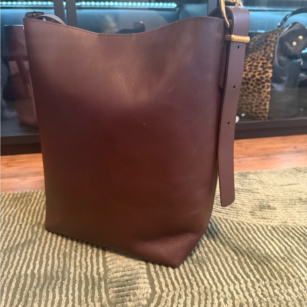 Maxwell Essential Bucket Bag